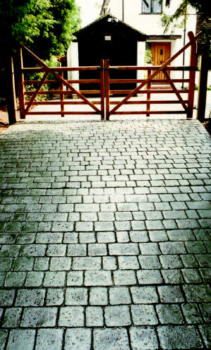 Stamped Concrete Driveway - Deep Joint Slate Cobblestone